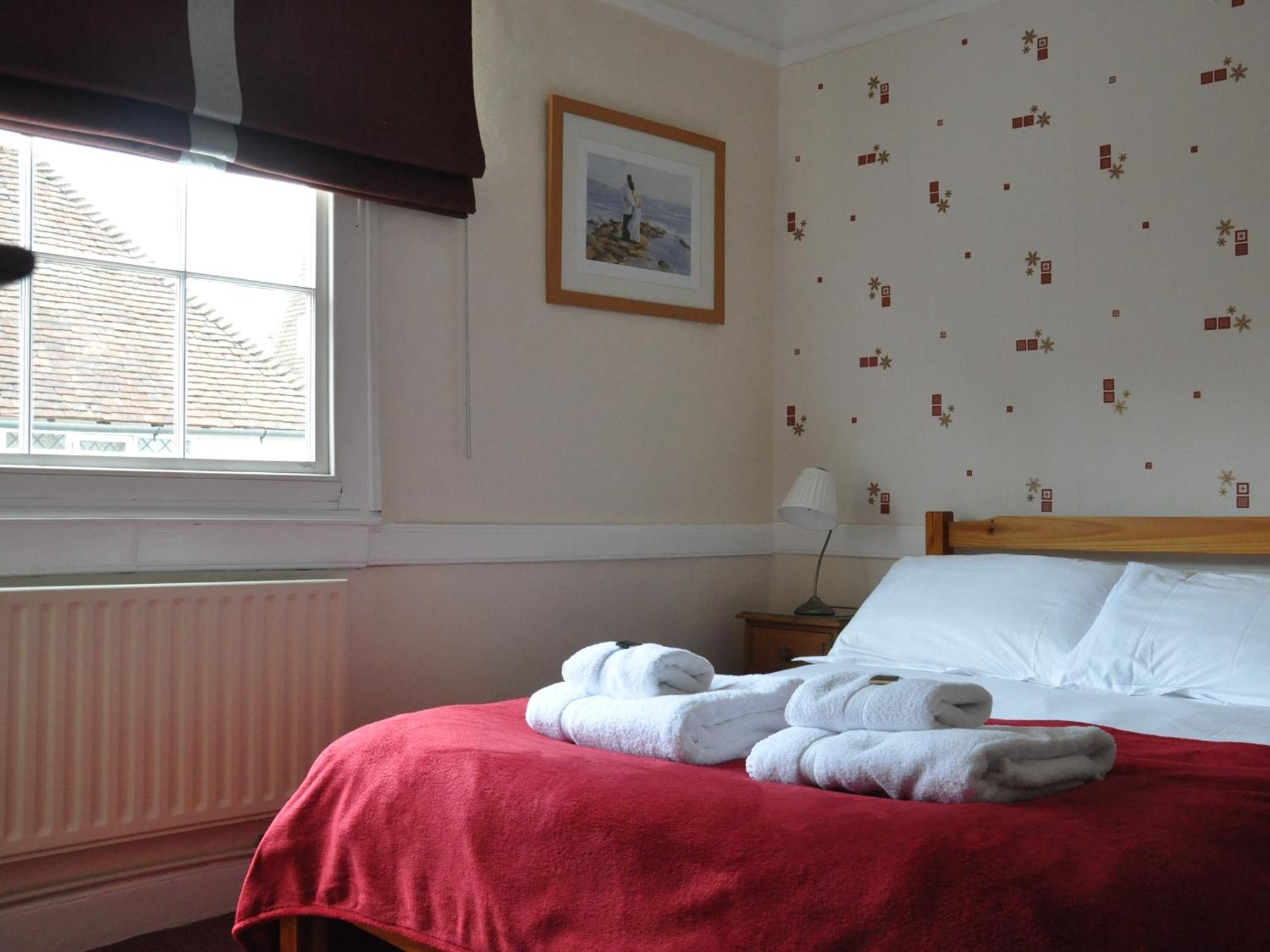 Rose And Crown Hotel Burwash Room photo